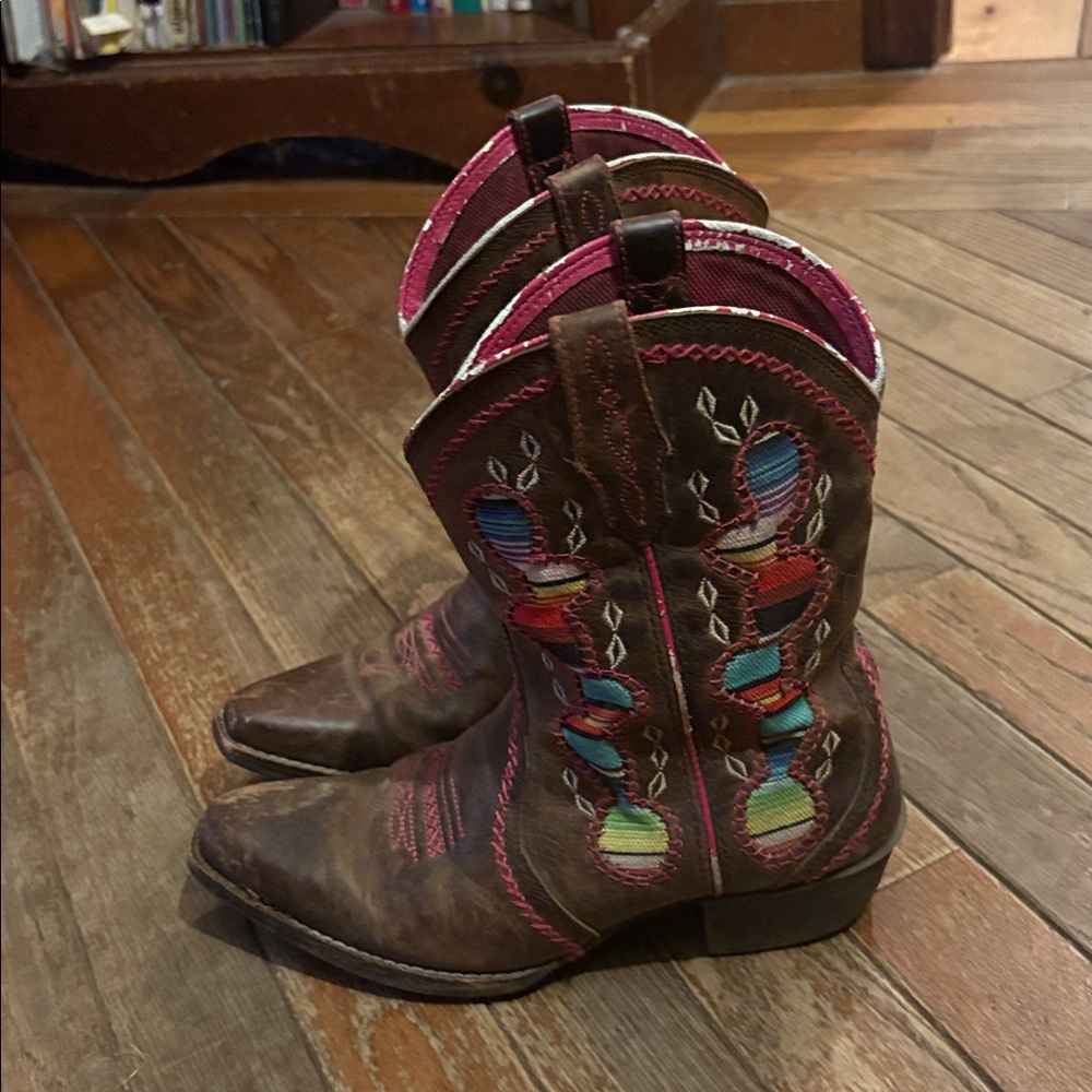 🌵 Ariat Girls' Leather Serape Inlay Cowboy Boots – Size 2 Western Rodeo Boho